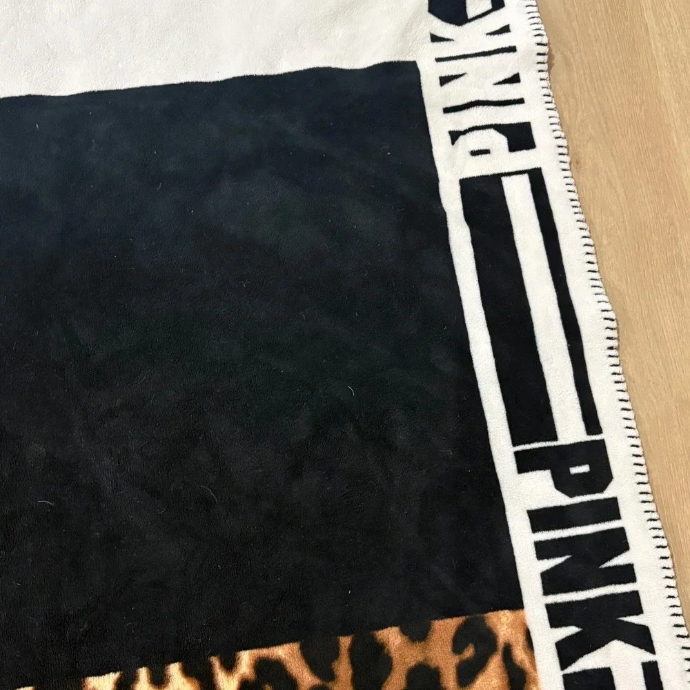 Victorias Secret PINK Y2K Fleece Throw Blanket Leopard Colorblock Logo 50x60 VS